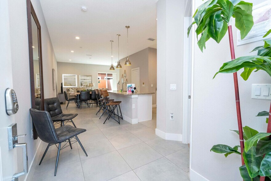 Building Photo - 7592 Sunny Dreams Ln
