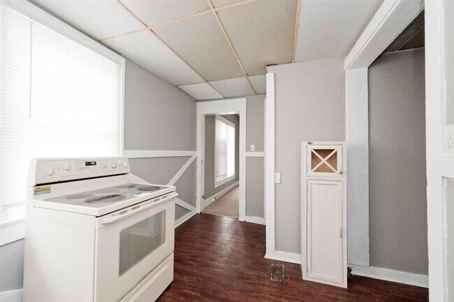 Building Photo - 2917 E Michigan St