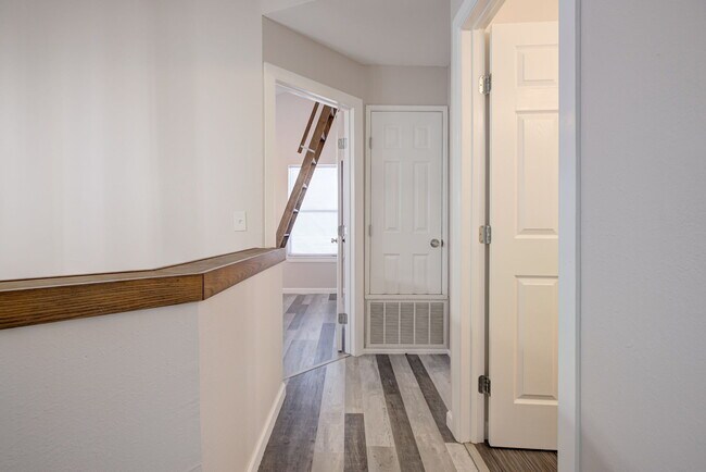 Building Photo - 608 E Eufaula St