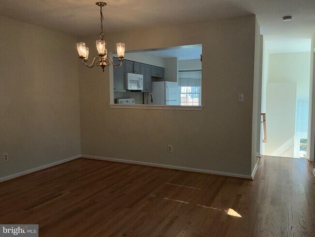 Building Photo - 1311 Templeton Pl