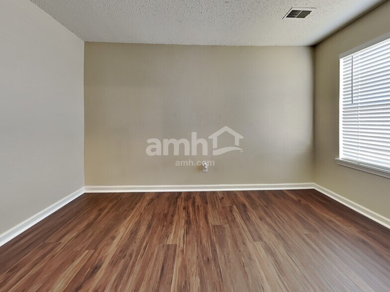 Building Photo - 656 Rocky Meadow Dr