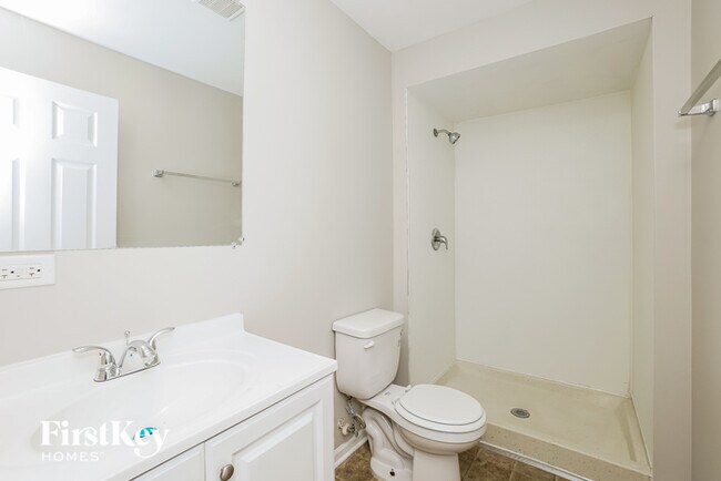 Building Photo - 660 Sullivan Ln