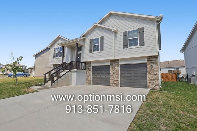 Building Photo - Beautiful 3-Bedroom Home with Modern Finishes & Fantastic Amenities!