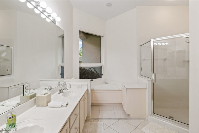 Building Photo - 3400 Riviera Lakes Ct