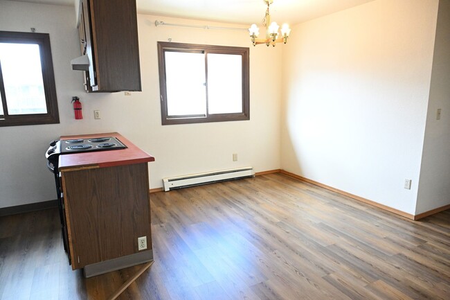 Building Photo - 1103 Broaddus St