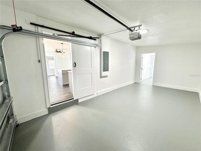 Building Photo - 1417 Ambassador Ave