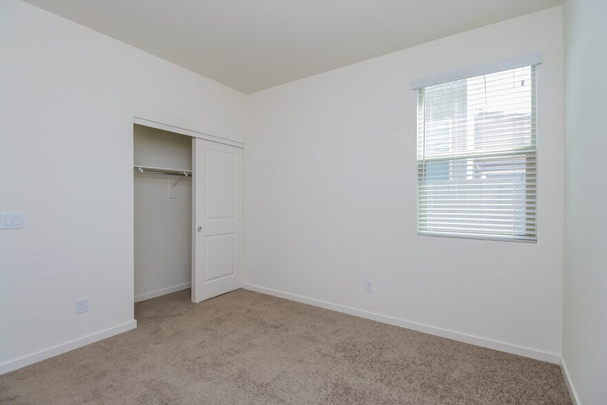 Building Photo - 4227 W Coneflower Ln