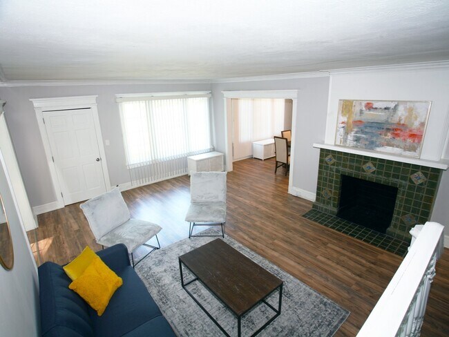 Building Photo - 3 Renovated Story 4 Bed - 2.5 Bath Colonial available for Rent