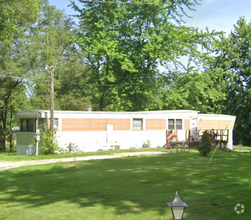 Building Photo - Cozy Cabin-Style Living Just Minutes from ...