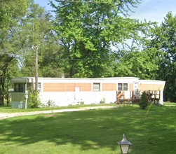Building Photo - Cozy Cabin-Style Living Just Minutes from ...