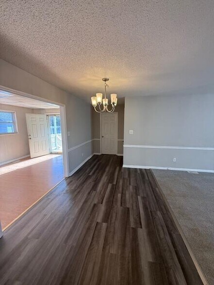 Building Photo - 9140 Hillsville Rd