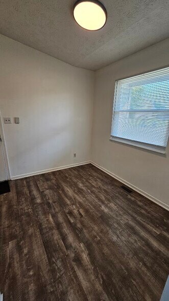 Dining Area - 626 Woods Crossing Dr