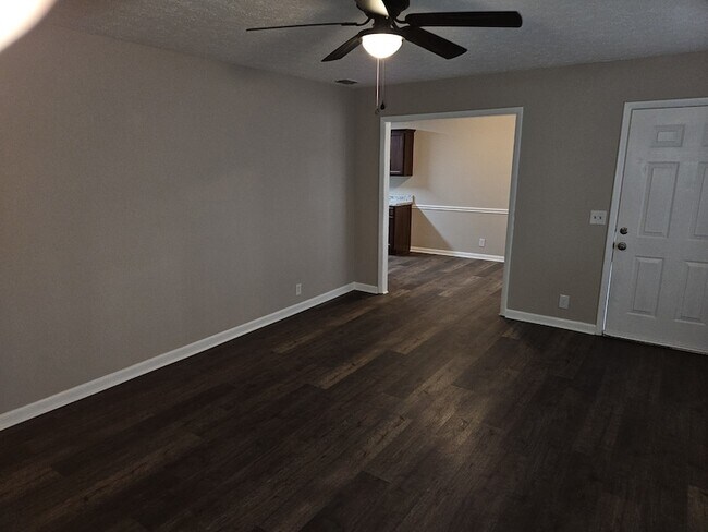 Building Photo - 101 Edgewood Dr