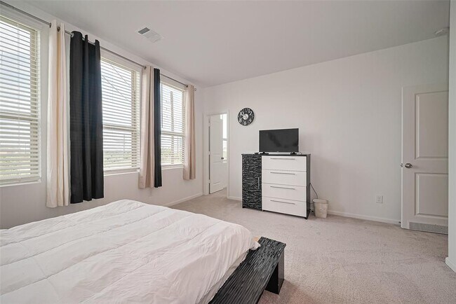 Building Photo - 5435 Holly Hvn Ct