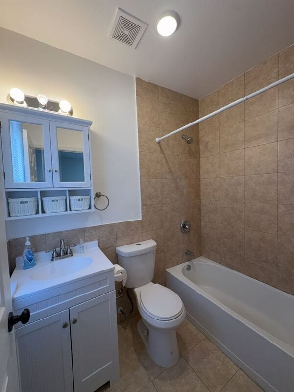 Building Photo - 730 N Main St