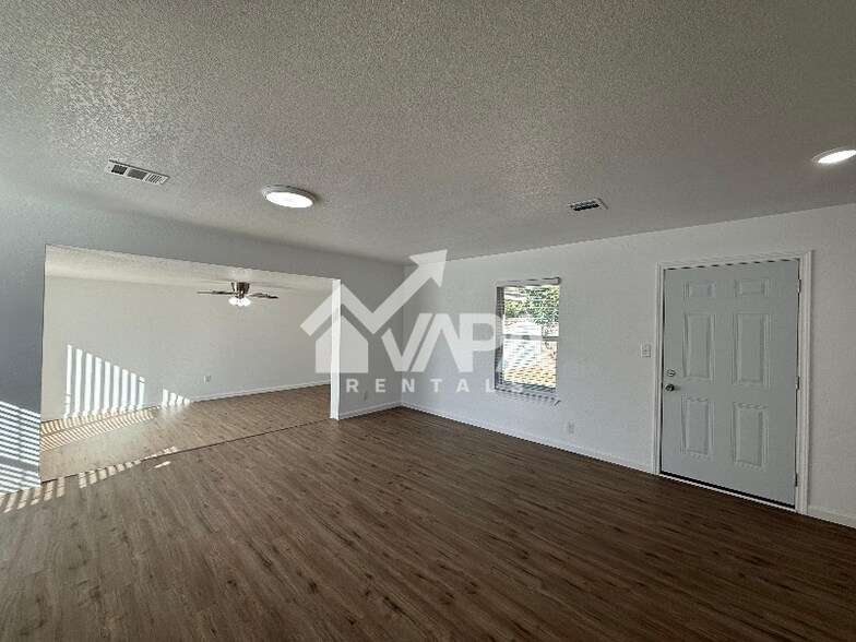 Building Photo - 143 Huxley Dr