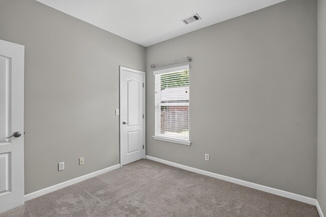 Building Photo - 265 Oxmoor Pl