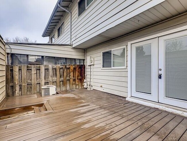 Building Photo - 13046 E Kansas Pl