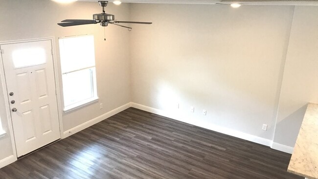 Building Photo - 9214 Nyssa Ave