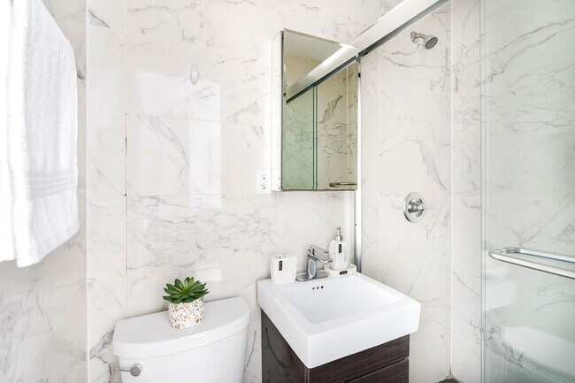 Building Photo - 69a Clinton St