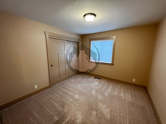 Building Photo - Beautiful South Salem Home - MOVE IN READY!
