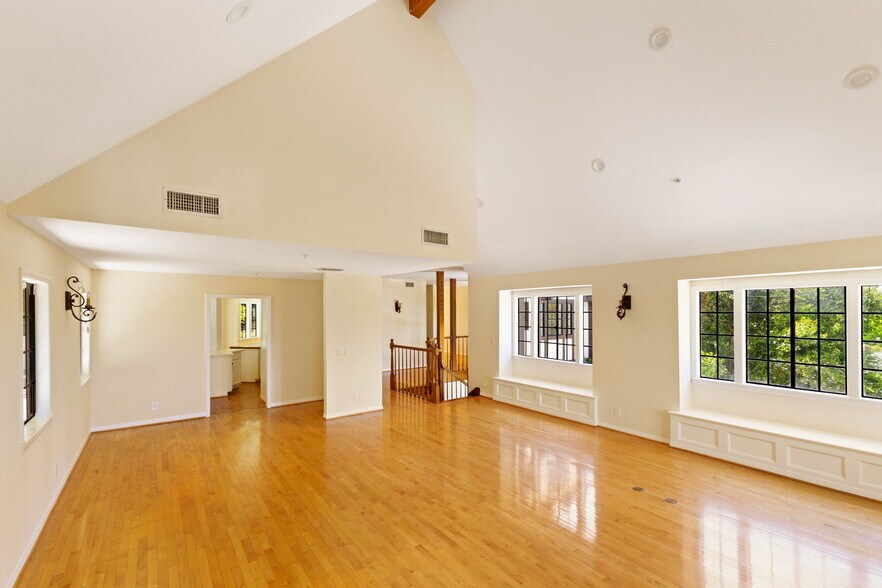 Building Photo - 5237 San Feliciano Dr