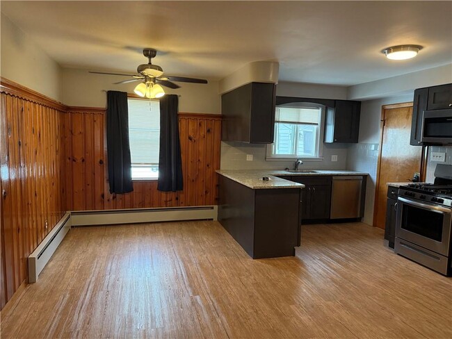 Building Photo - 1089 Plainfield St