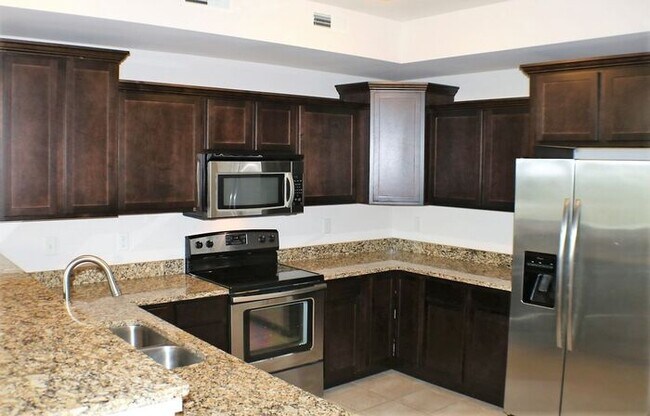 Building Photo - $2,000 | 3 Bedroom, 3 Bathroom TOWN HOME | PET Friendly* | Sublease* | Available for August 1st, ...