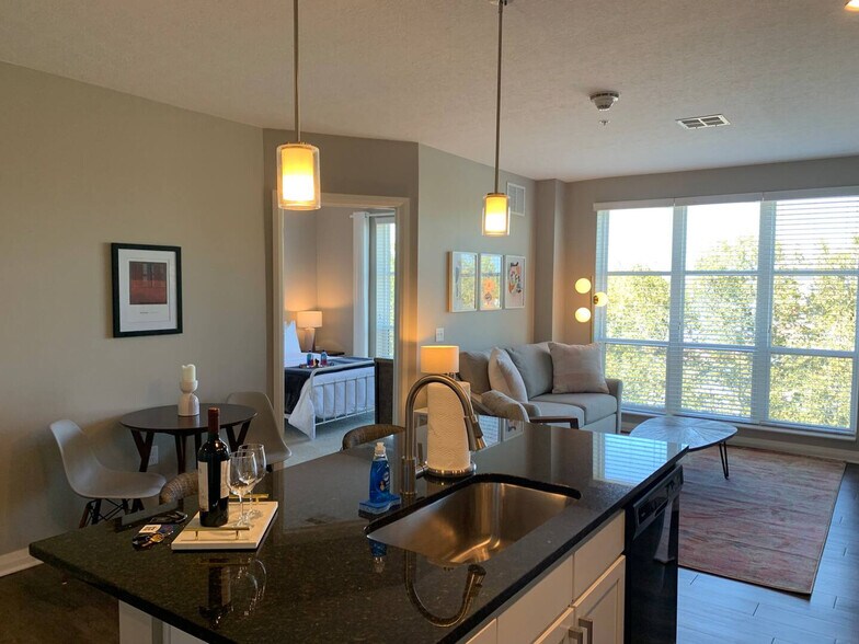 Building Photo - 443 W Rich St