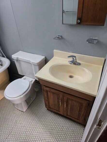 Building Photo - 4370 St Lawrence Ave