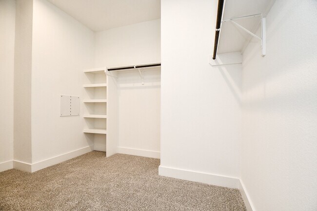 Building Photo - 215 Springfield Terrace Dr