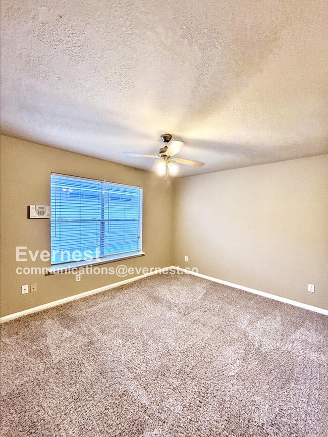 Building Photo - 19402 Sandy Woods Dr