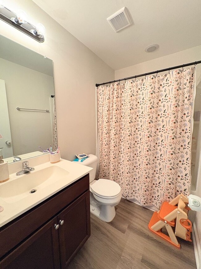 Building Photo - Welcome To Heritage New River Side