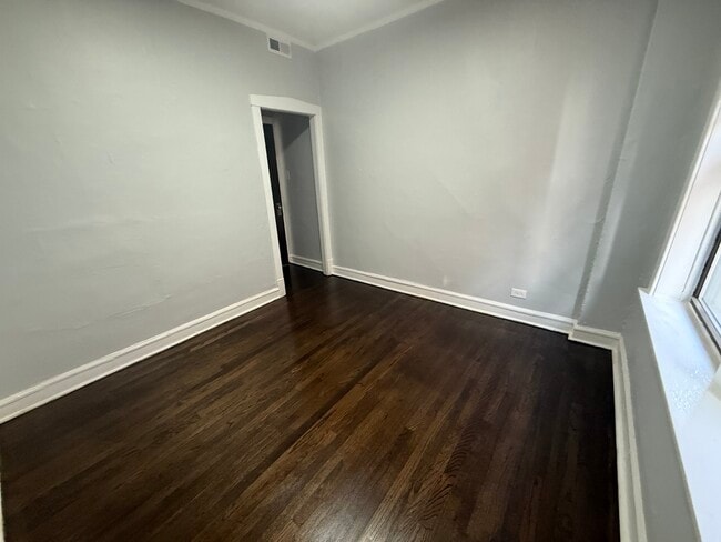 Building Photo - 1030 E Hyde Park Blvd