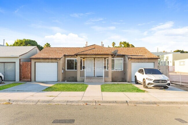 Building Photo - 365 W 12th St