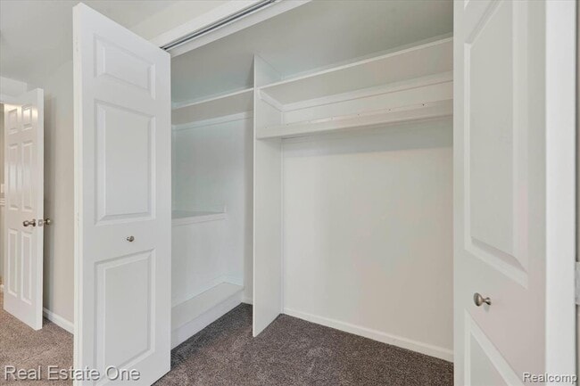 Building Photo - 874 N Main St