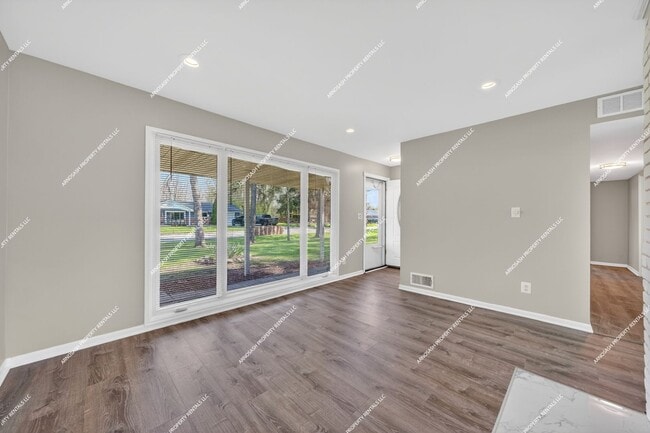 Building Photo - Rare Rental Opportunity! Fully Renovated 3-bedroom, 2-bath Brick Ranch in Farmington Hills!