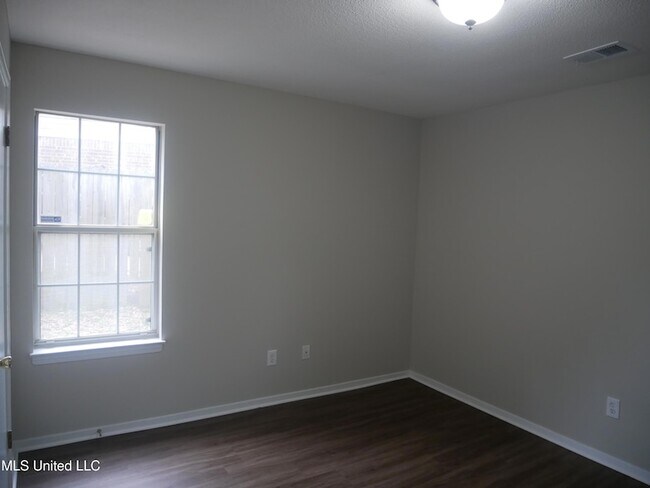 Building Photo - 6525 Lynnfield Rd