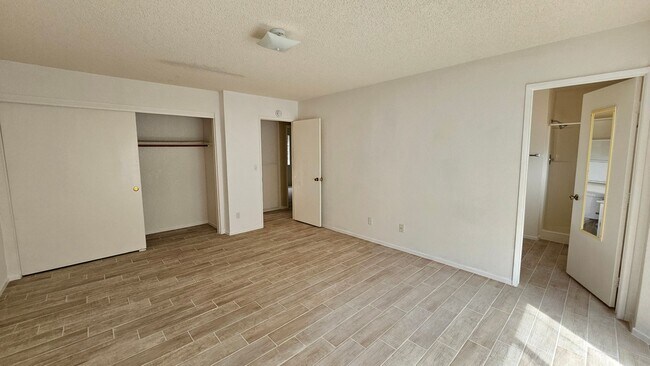 Building Photo - Spacious 3-Bed, 2-Bath Home with Natural Gas in California City – Convenient & Cozy!