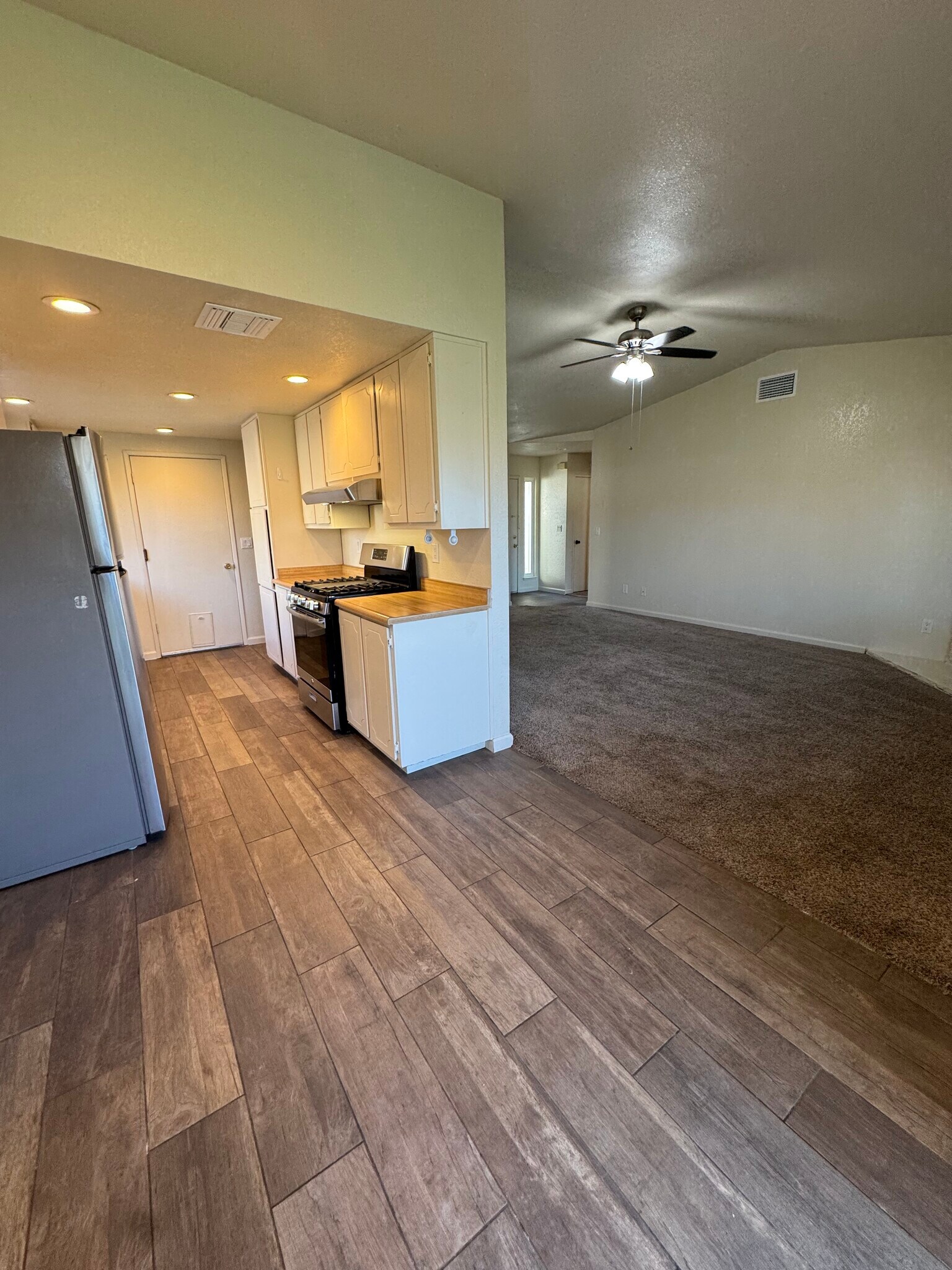 Building Photo - 113 Carney Cir