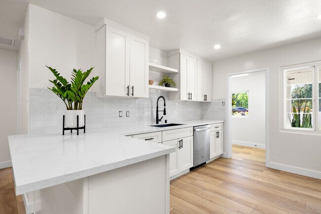 Building Photo - Modern Beauty of Downtown Roseville - 3 Be...