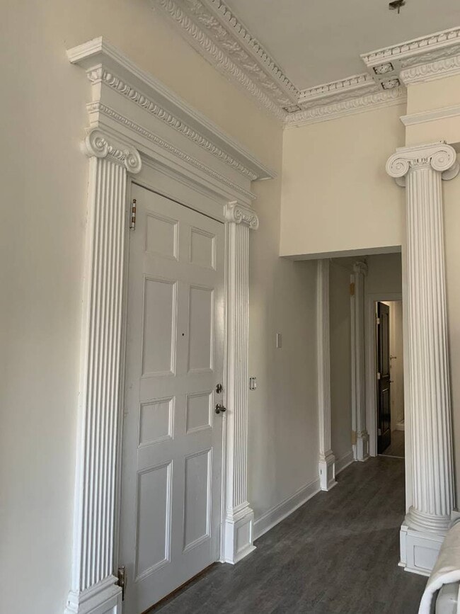 Building Photo - 29 Elk St