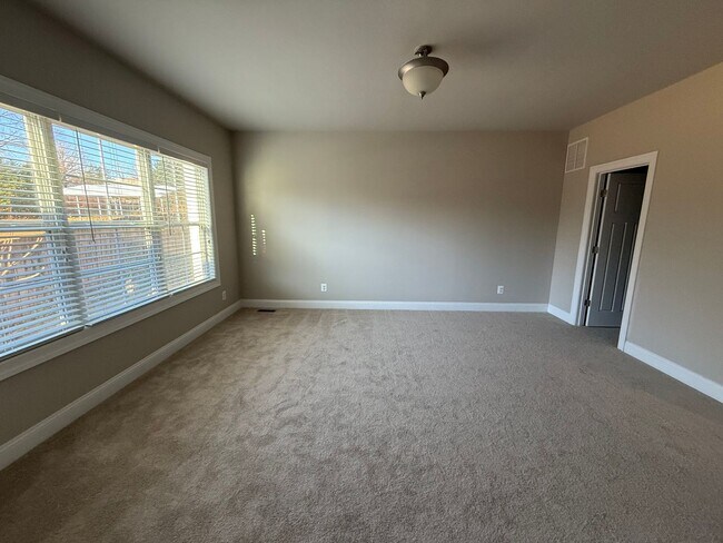 Building Photo - 2126 Avinity Loop