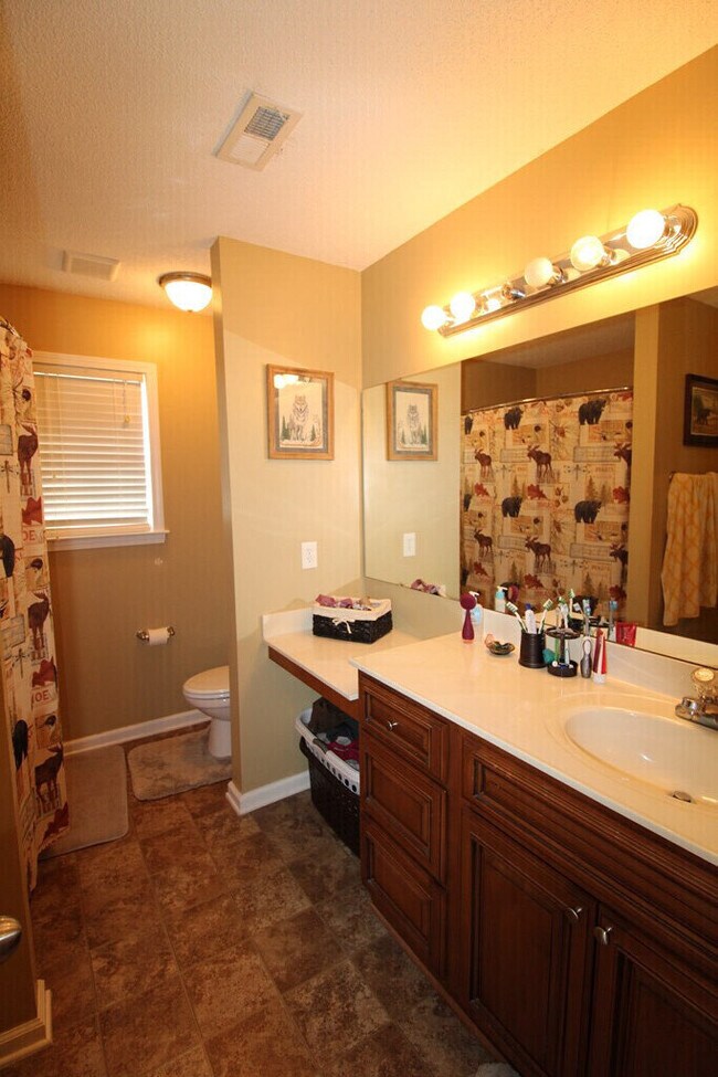 Building Photo - 1425 Mayfield Dr