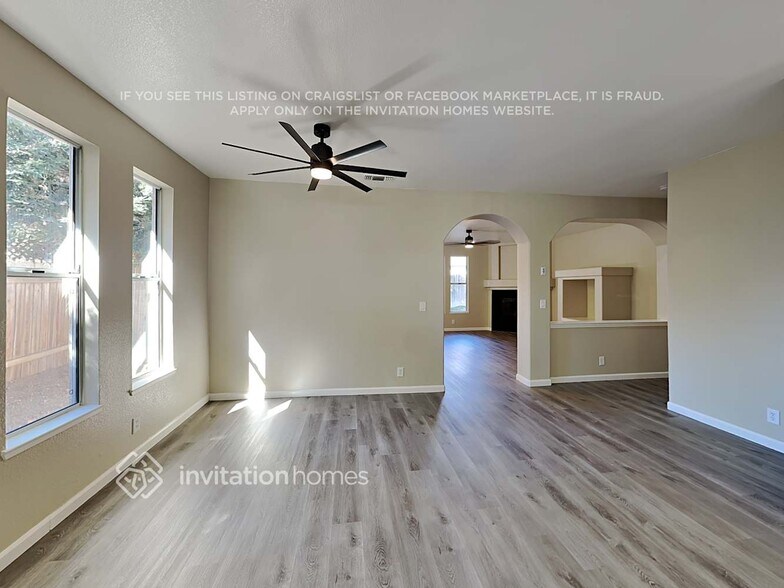 Building Photo - 869 Lariat Loop