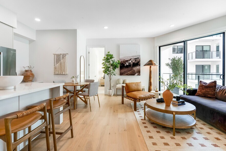 Primary Photo - Ten310