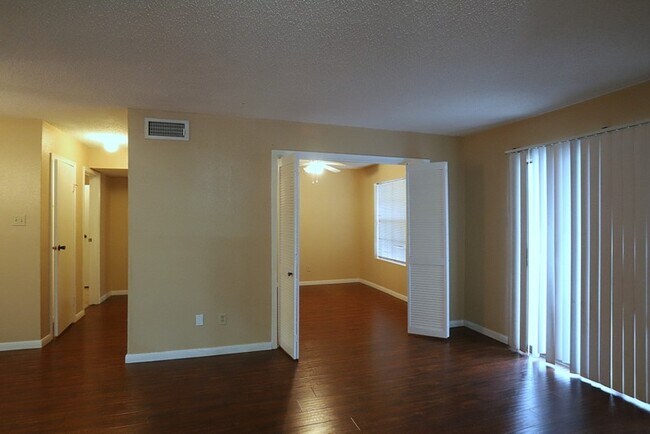 Building Photo - 2750 Holly Hall St