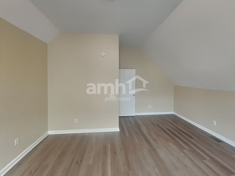 Building Photo - 602 Glenties Dr