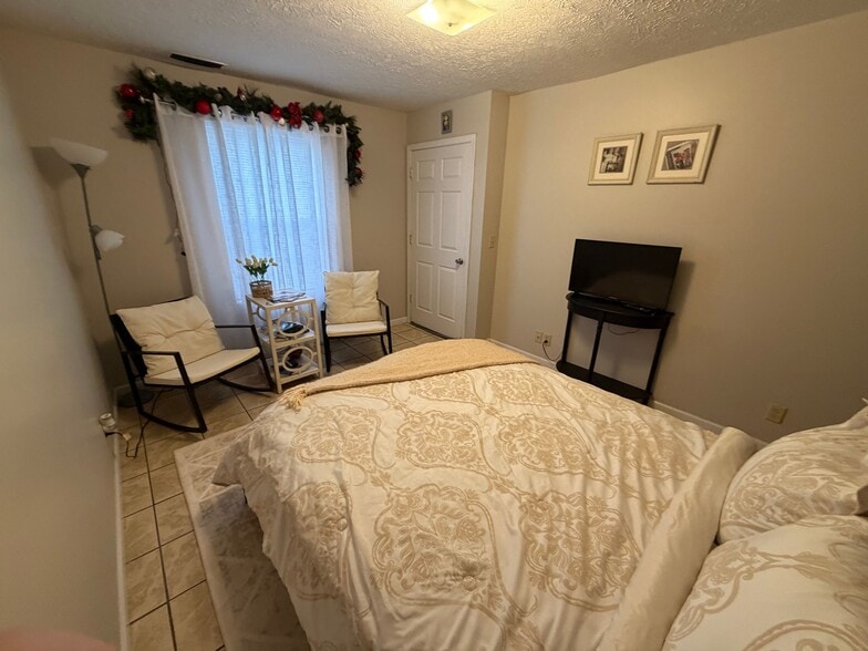 Building Photo - 162 Marcus Way
