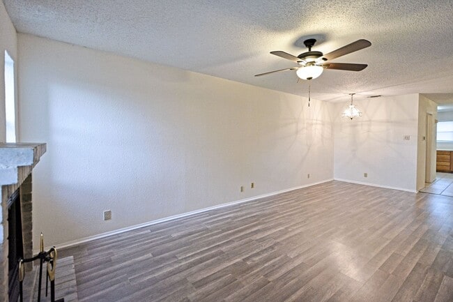 Building Photo - 663 Floral Ave
